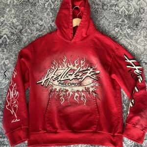 Hollister Men's Red Graphic Hoodie